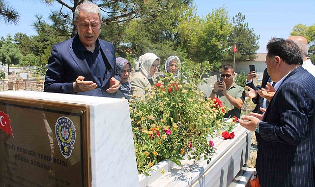 Hulusi Akar: "El birliğiyle çalışarak Terörsüz Türkiye'yi hep beraber inşa edeceğiz"