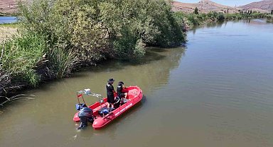 İddiaya girip, ölümüne atlayan genç 4 gündür Kızılırmak'ta aranıyor