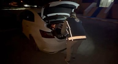 Iğdır'da göçmen kaçakçılığı operasyonu: Resmi kimlik kullanan kamu görevlisi tutuklandı