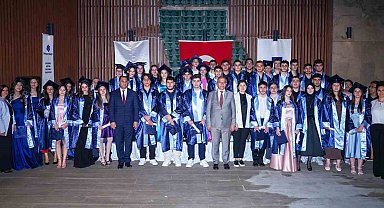 İhlas Koleji öğrencileri mezuniyet coşkusunu yaşadı