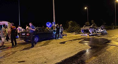 İki otomobilin çarpıştığı kazada 2'si ağır 7 kişi yaralandı