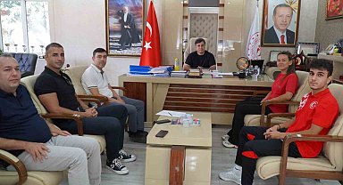 İl Müdürü Öztürk'ten Balkan Üçüncüsü Buğra Güleryüz'e tebrik