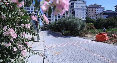 İncirliova'da yol ve parke taşı çalışmaları sürüyor