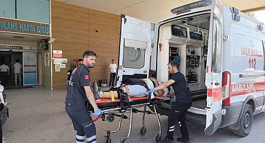 İnegöl'de lastiği patlayan araç şarampole yuvarlandı