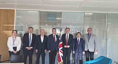 İngiliz Bakan, Assan Panel'in Suffolk'taki tesisini örnek gösterdi