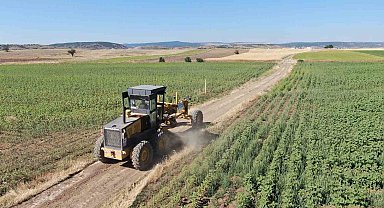 İnönü'de hasat öncesi tarla yollarında çalışma devam ediyor