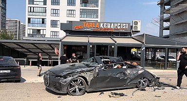 İnşaat alanında vinç devrildi, operatör mahsur kaldı