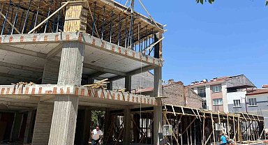 İnşaatta elektrik çarpan işçi yaralandı