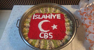 İslahiye Cumhuriyet Başsavcısından çalışanlara aşure ikramı