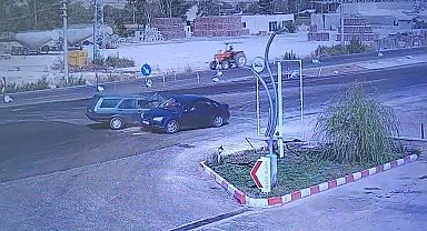 Isparta'da otomobiller çarpıştı: 1'i ağır 8 yaralı
