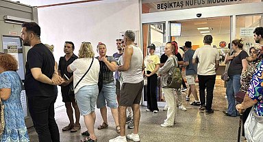 İstanbul'da ehliyet yenilemede son gün telaşı, vatandaşlar yoğunluk oluşturdu