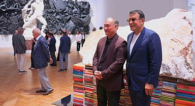 İtalya'da Yıldız Holding'in desteğiyle Ahmet Güneştekin'in "Yoktunuz" Sergisi ziyarete açıldı