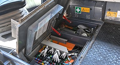 İzmir Bornova'da belediyeye ait araçlara saldırı