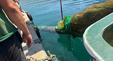 İzmir Karaburun'da balıkçı ağına denizaltı torpidosu takıldı