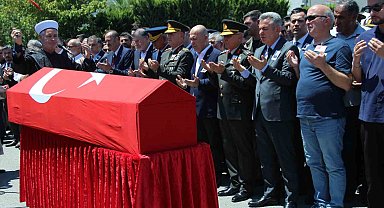 İzmir, Şehit Üsteğmen Ege Akar'ı dualarla son yolculuğuna uğurladı