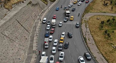 İzmir'de trafiğe kayıtlı araç sayısı 2 milyon 20 bin 832 oldu