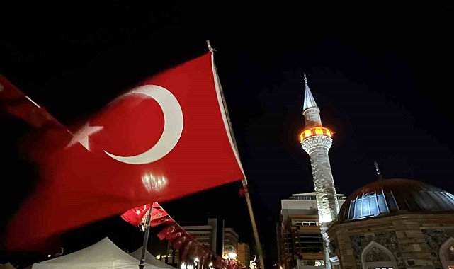 İzmir'de tüm camilerden aynı anda sela sesi yükseldi