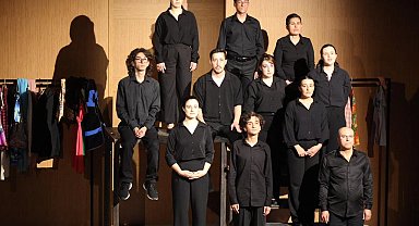 İzmir'de Kent Tiyatrosu kursiyerlerinden alkışlık performans