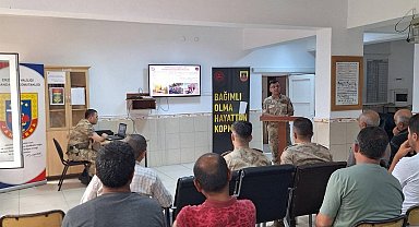 Jandarma ekipleri köylerde bilgilendirme çalışmalarını sürdürüyor