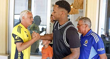 Jhon Duran kampa katıldı