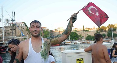 Kabotaj coşkusu Antalya'da denizle buluştu, geleneksel bayrak yarışı nefes kesti