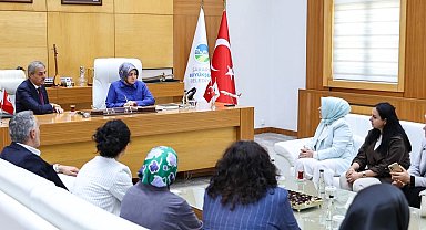 "Kadınlar güçlü Türkiye hedeflerinin en önemli yapı taşıdır"