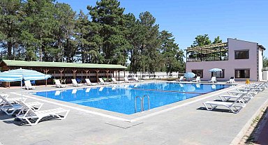 Kadınlar yüzme öğreniyor