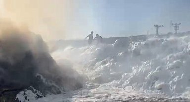 Kahramanmaraş'ta 300 ton saman kül oldu