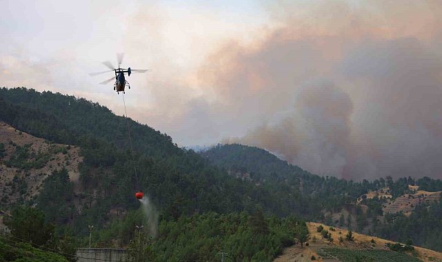 Kahramanmaraş'ta yangına havadan karadan müdahale sürüyor