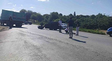 Kamyon ile çarpışan tarım aracının sürücüsü hayatını kaybetti