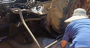 Kandıra'da ters dönen traktörde sürücü yaralandı
