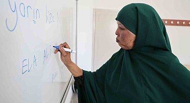 Kanser hastası annesi için 6 bin kilometre geldi: Tercüman bulamadığı için Türkçe kursuna yazıldı