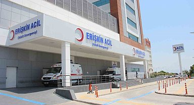 Kar maskeli şahıs çocuğu başından bıçakla ağır yaraladı