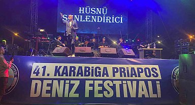 Karabiga'da Priapos Deniz Festivali'nde Hüsnü Şenlendirici ve Emre Fel rüzgarı esti