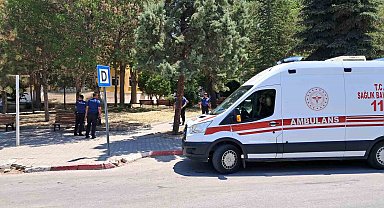 Karaman'da parkta bıçaklı kavga: 1 yaralı