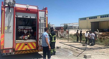 Karaman'da tutuşan keresteleri itfaiye söndürdü