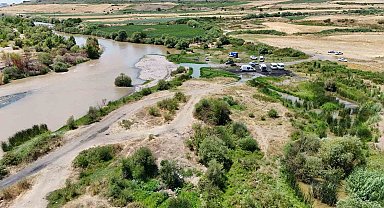 Kardeşini ve yakınını kurtarmak isterken Dicle Nehri'nde kaybolan genci arama çalışmaları havadan görüntülendi