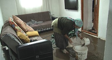 Kars'ta sağanak yağış sele yol açtı: Evler sular altında kaldı