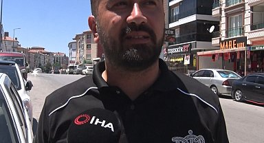 Karşı yola geçmeye çalışan anne ile çocuğa otomobil çarptı