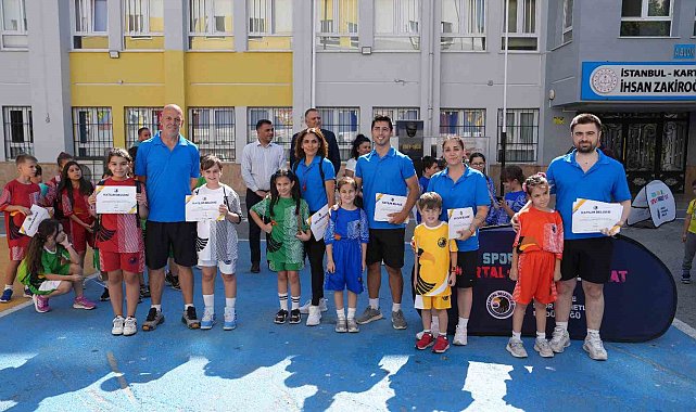 Kartal Belediyesi Yaz Spor Okulu'nun ilk dönem öğrencileri sertifikalarını aldı