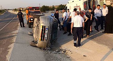 Kastamonu'da hafif ticari araç devrildi: 3 yaralı