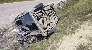 Kastamonu'da mucura kapılan araç şarampolde takla attı: 2 yaralı