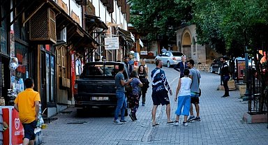 Kayalığa yapılan ev görenleri şaşırtıyor; 96 basamakla çıkılıyor