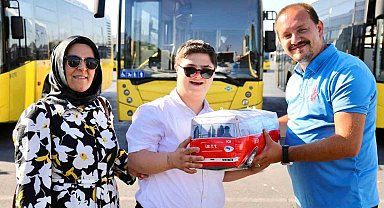 Kaybolan down sendromlu genç, İETT şoförünün dikkati sayesinde ailesine kavuştu