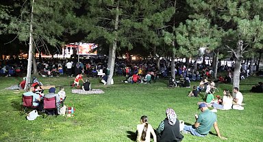 Kayseri Melikgazi'de açık havada sinema keyfi