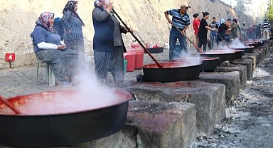 Kayseri Melikgazi'de salçalar kaynamaya başlıyor