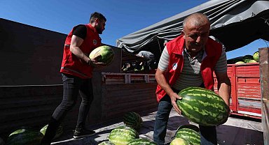 Kayseri'de 17 ton karpuz dağıtıldı