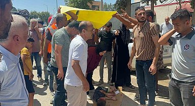 Kaza yerinde inşaat işçilerinden örnek davranış