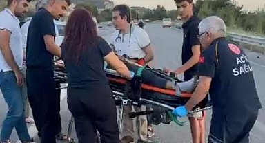 Kazada yaralanan sürücüye yoldan geçen doktor müdahale etti