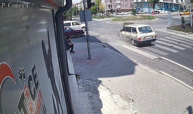 Kazayı film izler gibi izledi